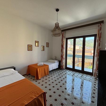 Archimede Lounge Lägenhet Cefalù Exteriör bild