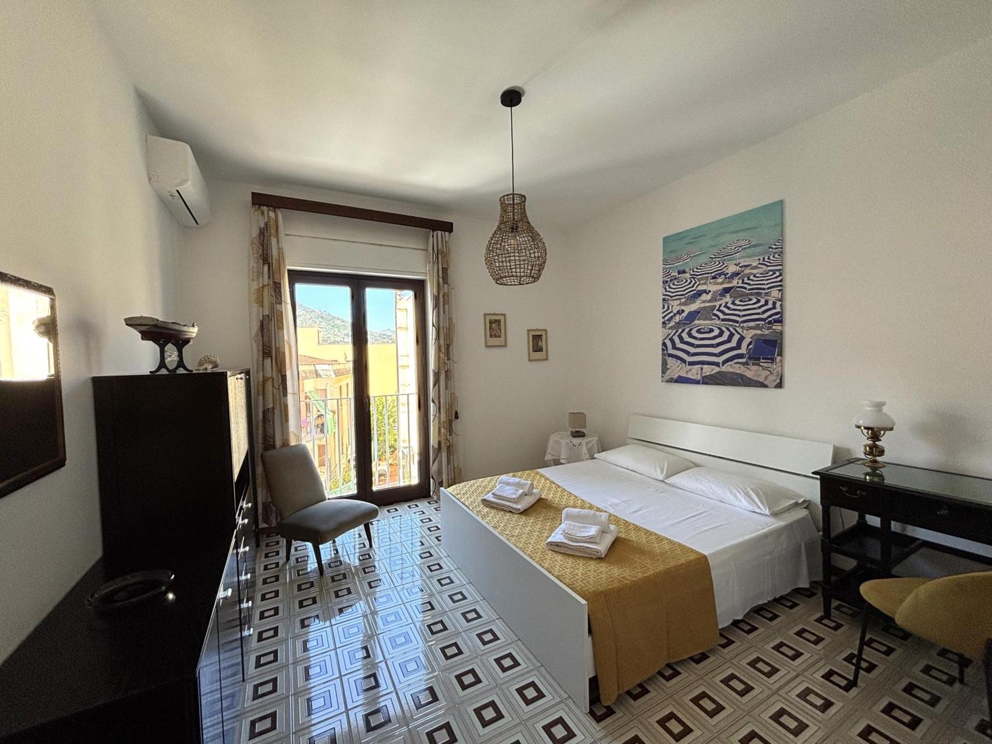 Archimede Lounge Lägenhet Cefalù Exteriör bild