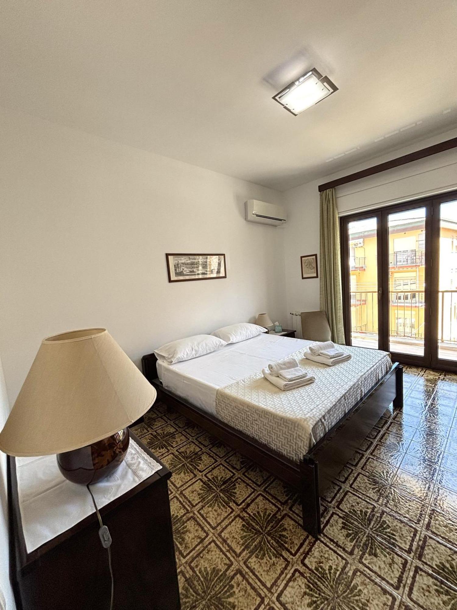 Archimede Lounge Lägenhet Cefalù Exteriör bild