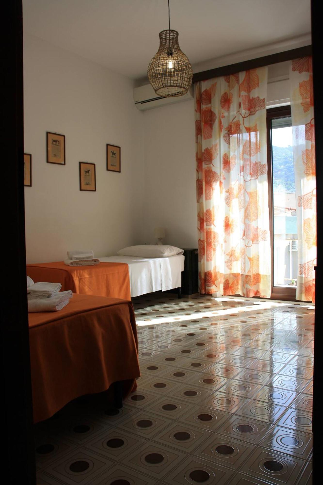 Archimede Lounge Lägenhet Cefalù Exteriör bild