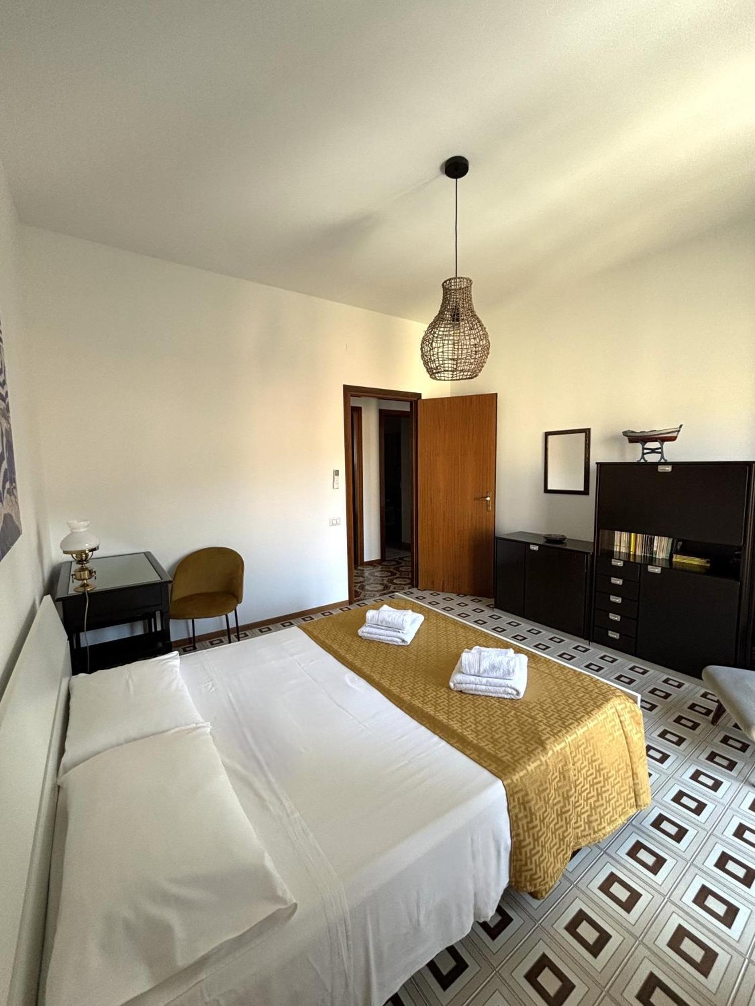 Archimede Lounge Lägenhet Cefalù Exteriör bild