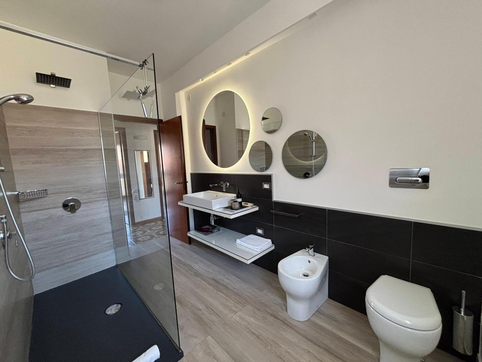 Archimede Lounge Lägenhet Cefalù Exteriör bild